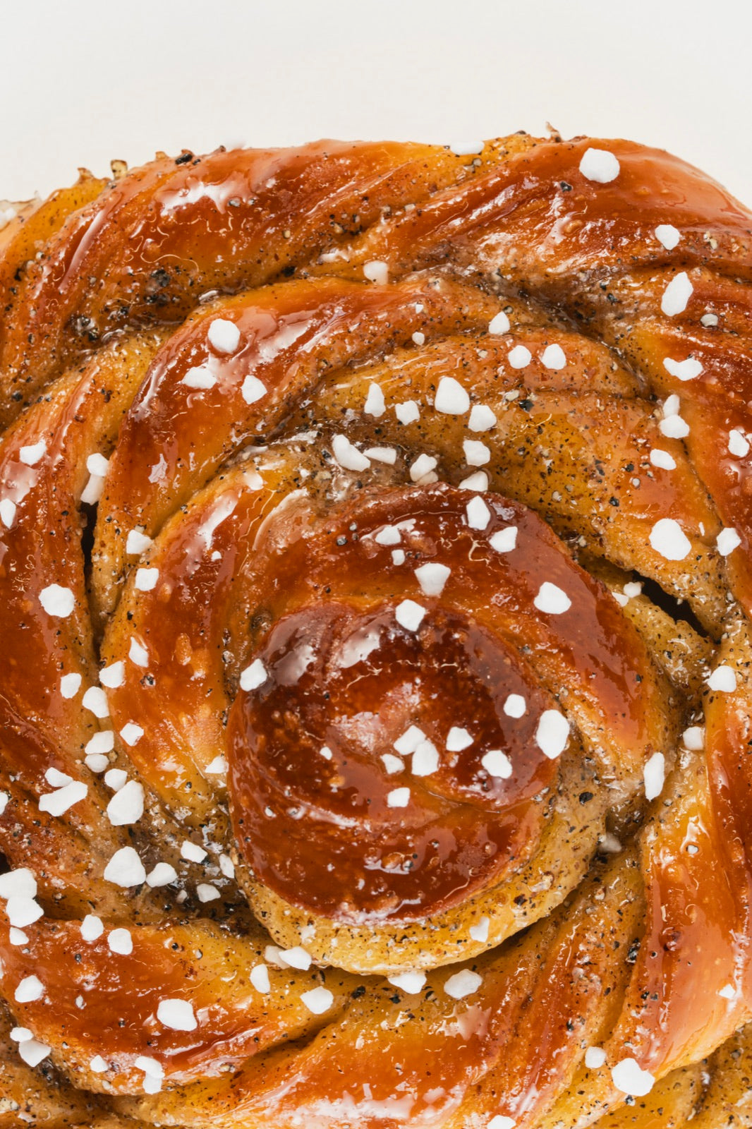 A single cardamom bun