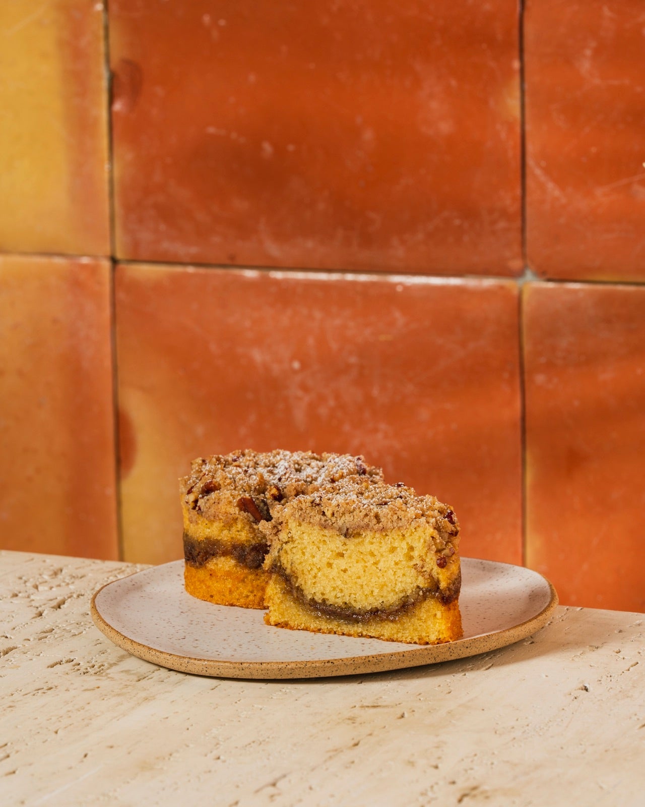 Coffee cake cakelet, cut